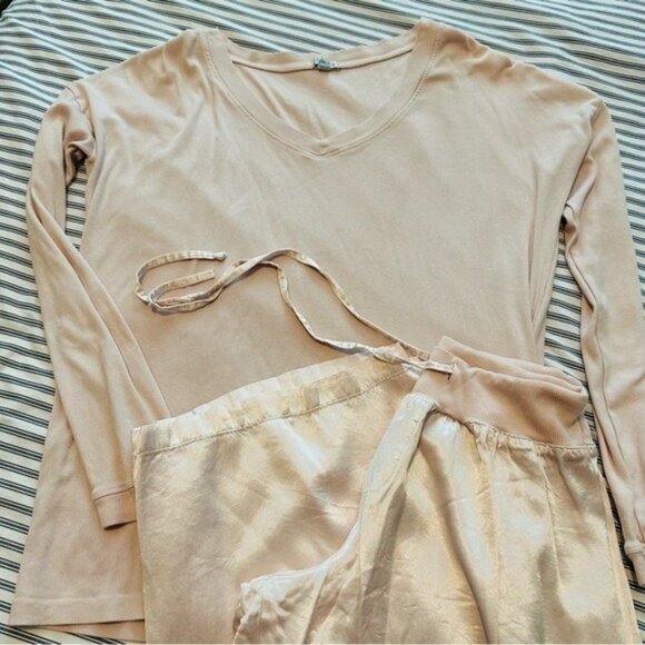 PJ Harlow Jolie Blush Lounge Pajama Set Ribbed Top Satin Pants Size Small - Picture 5 of 13